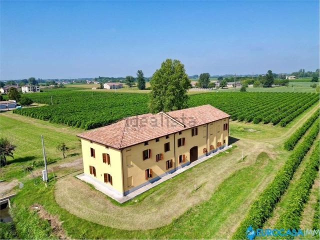 Rustici e casali in vendita di 950 m² in Via Mandrio, 31
