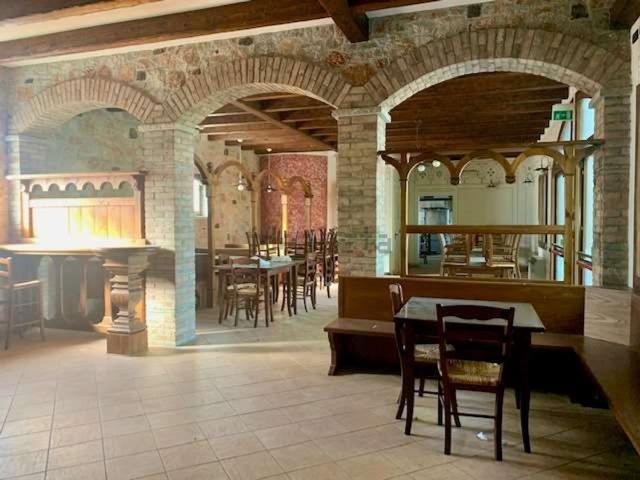 Rustici e casali in vendita di 950 m² in Via Monte Cosich