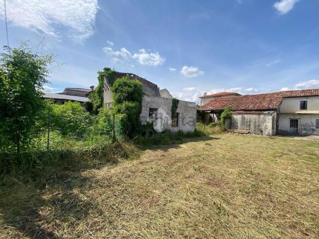 Rustici e casali in vendita di 950 m² in Via IV Novembre, 14