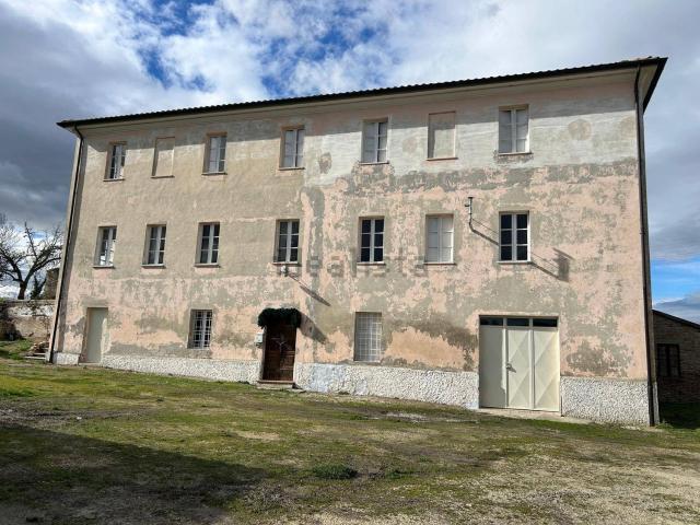 Rustici e casali in vendita di 950 m² in Via Vallato Superiore, 1