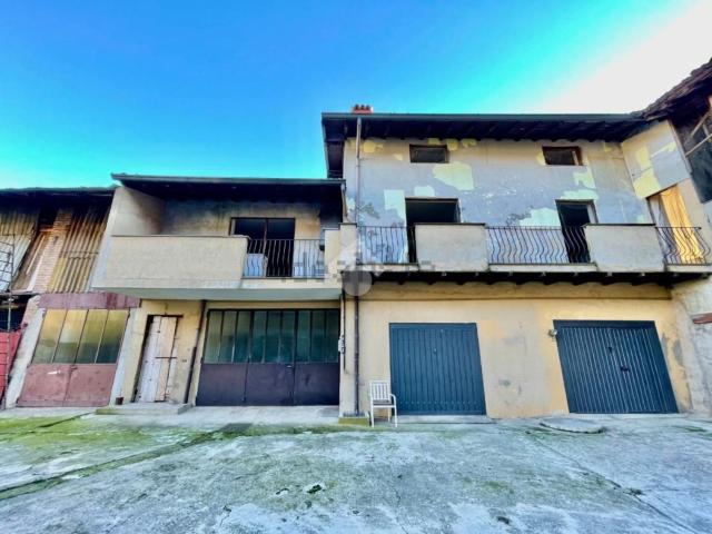 Rustici e casali in vendita di 95 m² in Via A. Locatelli, 15