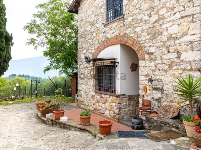 Rustici e casali in vendita di 95 m² in Via Roma, 637
