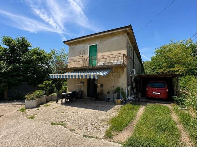 Rustici e casali in vendita di 95 m² in Via Villabella