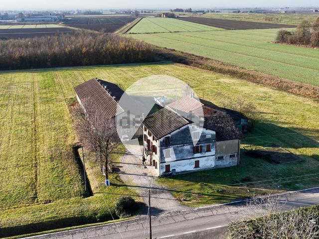 Rustici e casali in vendita di 960 m² in Via Bastiglia, 29
