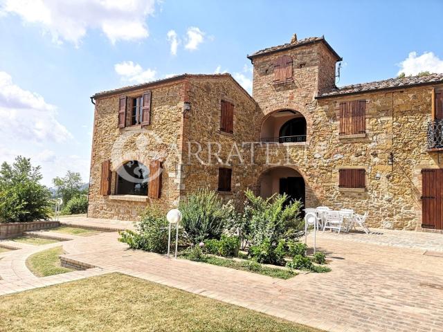 Rustici e casali in vendita di 960 m² in Via del Giglio, 23