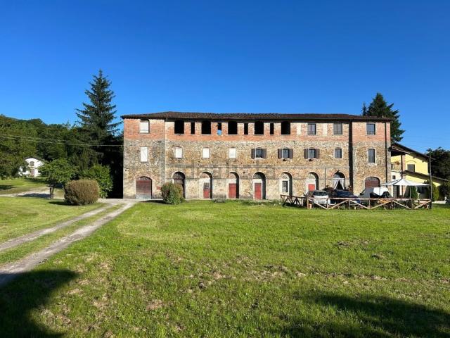 Rustici e casali in vendita di 960 m² in Via dello Spirito Antisciana
