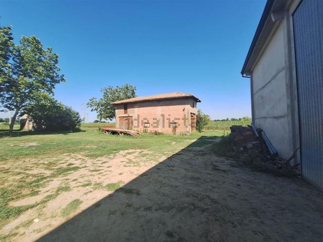 Rustici e casali in vendita di 974 m² in Via Marana, 13