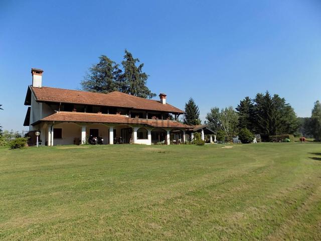 Rustici e casali in vendita di 970 m² in Via Ghevio