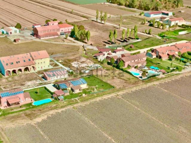 Rustici e casali in vendita di 995 m² in Strada Certosino, 9