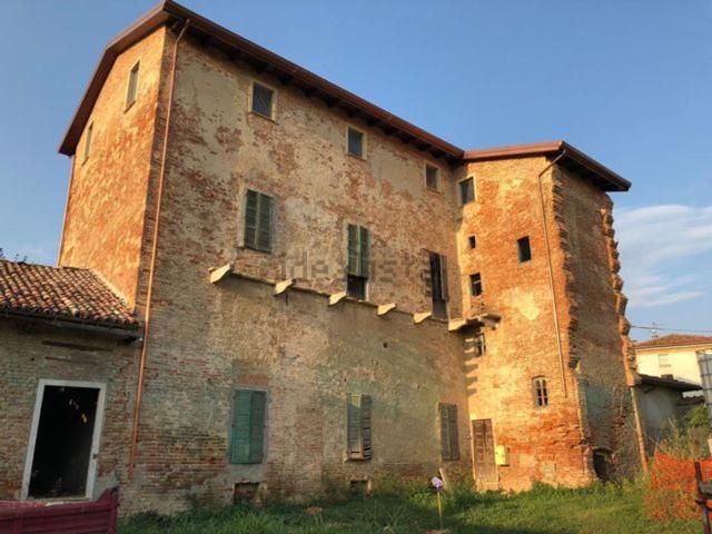 Rustici e casali in vendita di 990 m² in Via Roma, 7