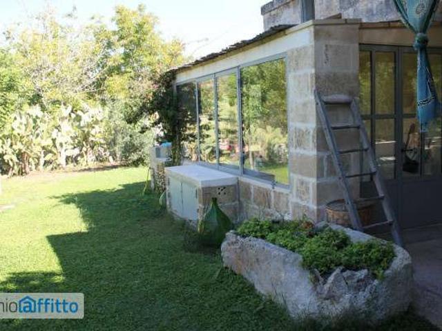 Rustico arredato con terrazzo Castro