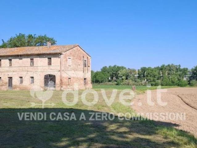 Rustico / Casale di 430 m con più di 5 locali in vendita a Pesaro