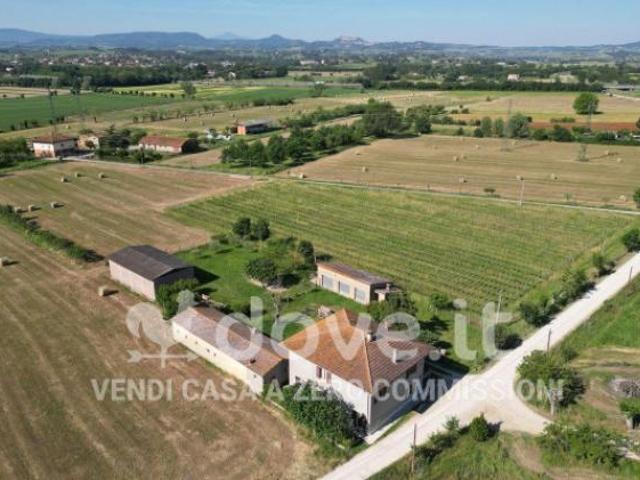 Rustico / Casale di 520 m con più di 5 locali e posto auto in vendita a Montepulciano