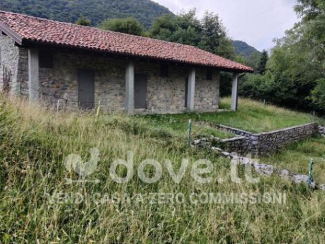 Rustico / Casale di 75 m con 3 locali in vendita a Vedeseta
