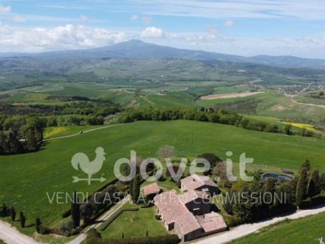Rustico / Casale di 600 m con più di 5 locali in vendita a Pienza