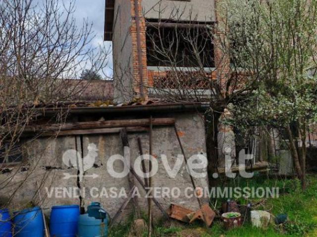 Rustico / Casale di 100 m con 3 locali in vendita a Gandino