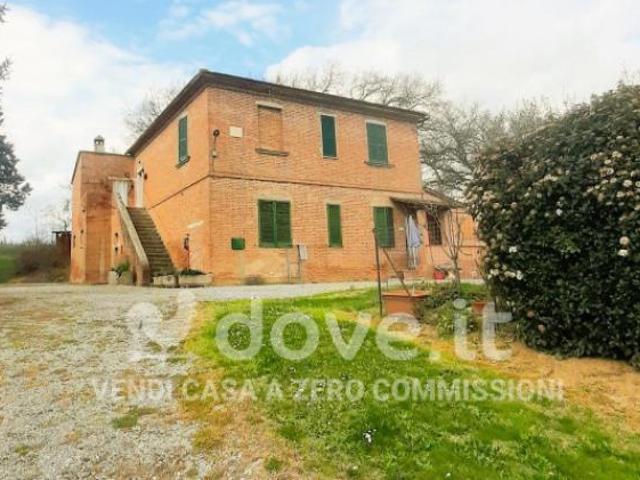 Rustico / Casale di 120 m con 4 locali in vendita a Montepulciano