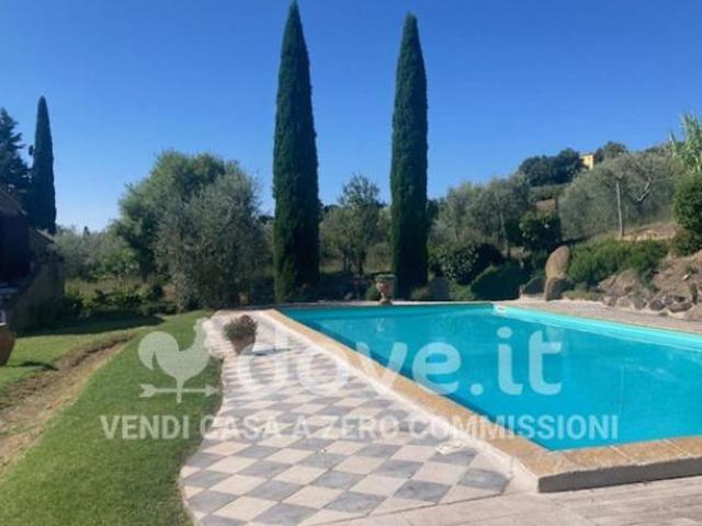 Rustico / Casale di 160 m con più di 5 locali e posto auto in vendita a Pienza