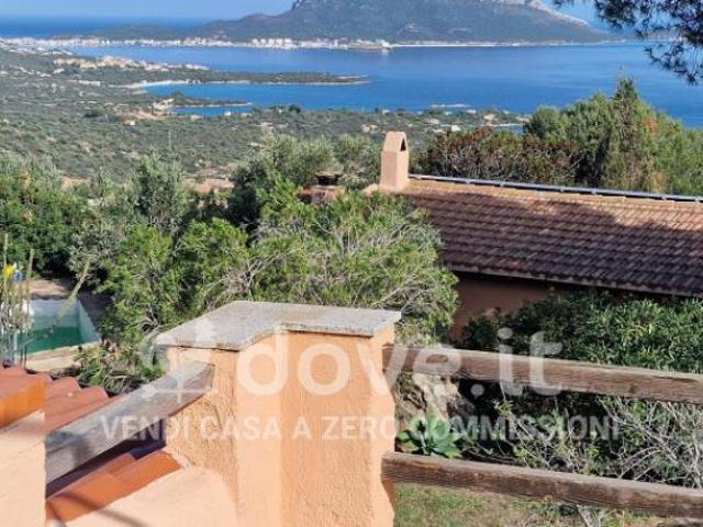 Rustico / Casale di 240 m con più di 5 locali in vendita a Golfo Aranci [rif. DV 9665 1]