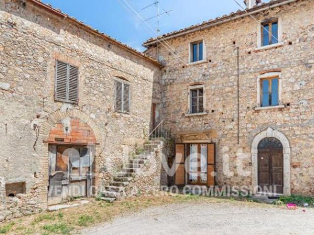 Rustico / Casale di 300 m con più di 5 locali e posto auto in vendita a Casole d'Elsa
