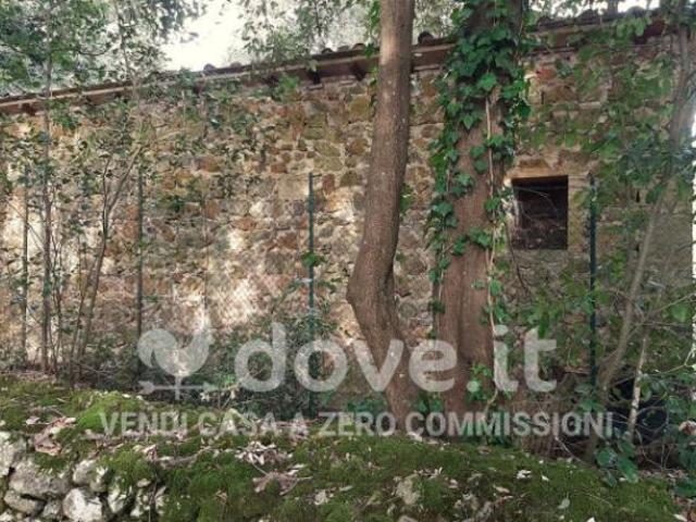 Rustico / Casale di 300 m con più di 5 locali in vendita a Siena