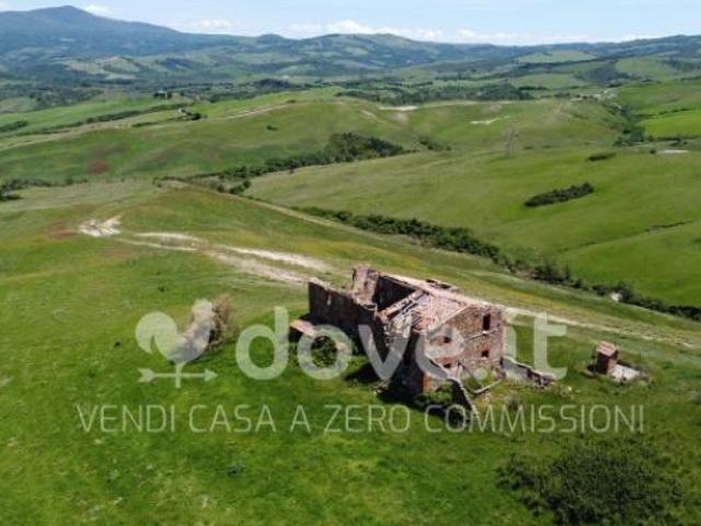 Rustico / Casale di 330 m con più di 5 locali in vendita a Pienza