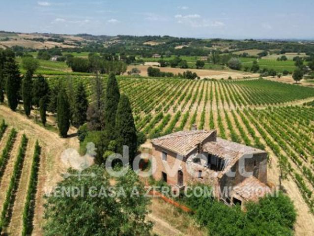 Rustico / Casale di 338 m con 4 locali in vendita a Montepulciano