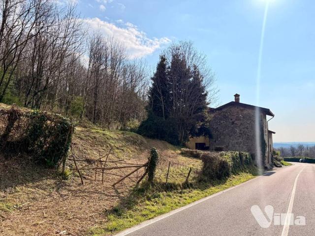 Rustico / Casale in vendita a Colle Brianza LC