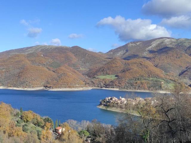 Rustico / Casale in vendita a Colle di Tora RI