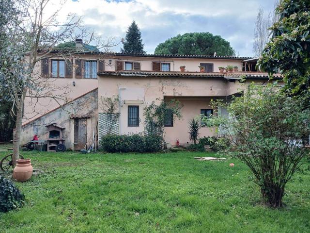 Rustico / Casale in vendita a Collesalvetti LI