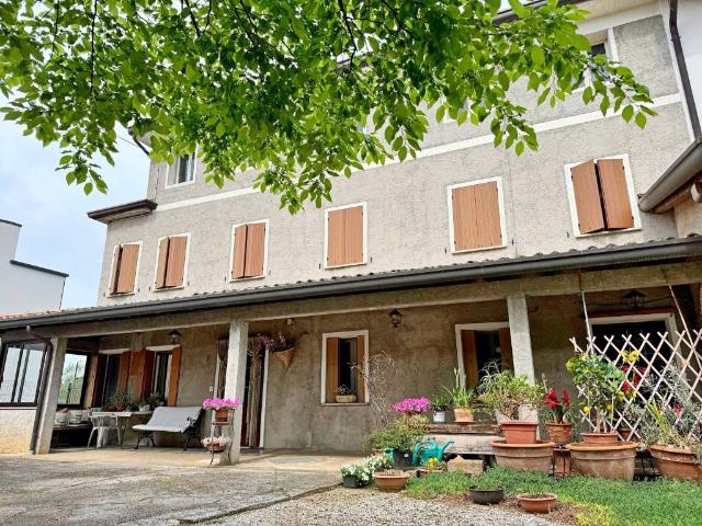 Rustico / Casale in vendita a Cordenons PN