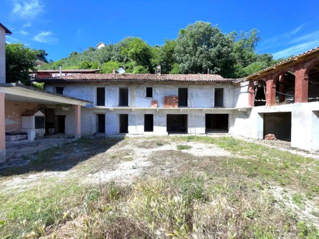 Rustico / Casale in vendita a Corneliano d'Alba CN