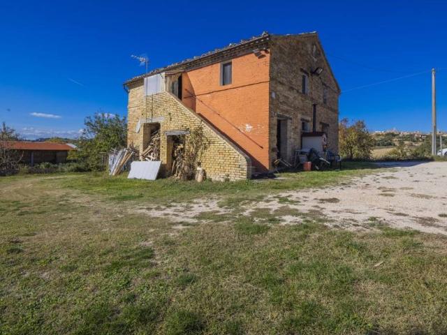 Rustico / Casale in vendita a Corridonia MC
