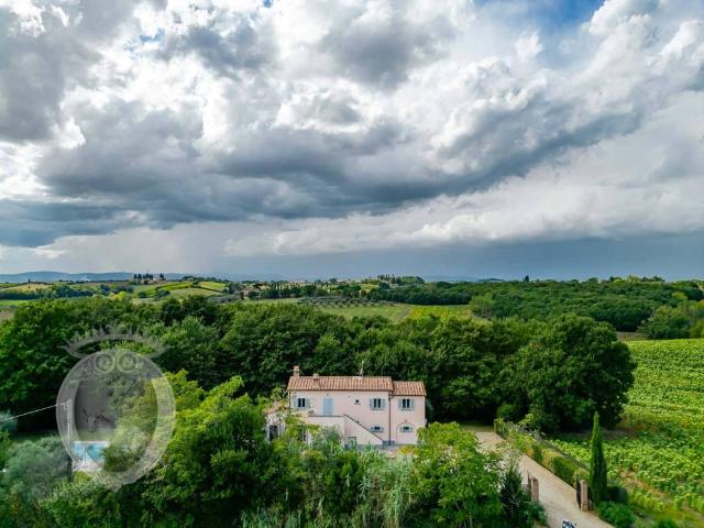 Rustico / Casale in vendita a Cortona AR