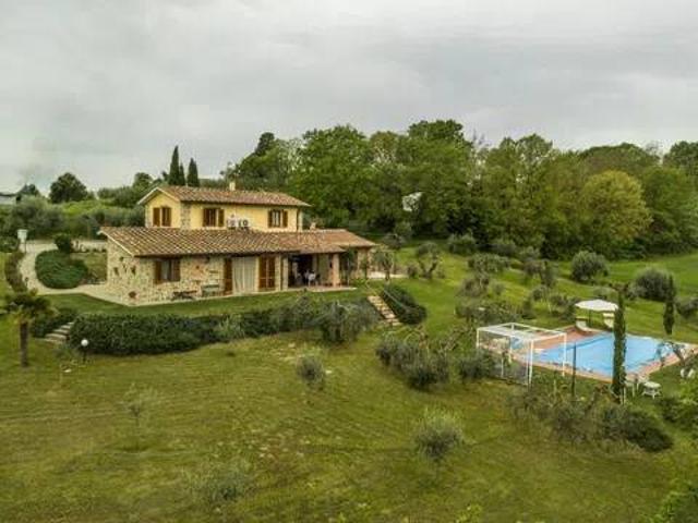 Rustico / Casale in vendita a Cortona AR