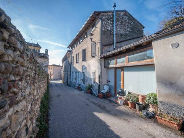 Rustico / Casale in vendita a Cavaion Veronese VR