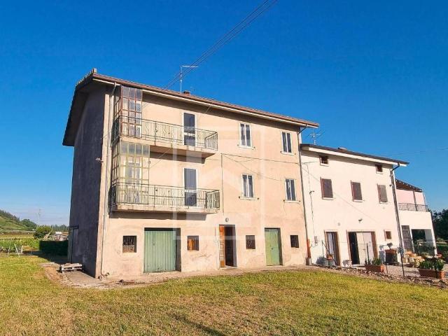 Rustico / Casale in vendita a Cavaion Veronese VR