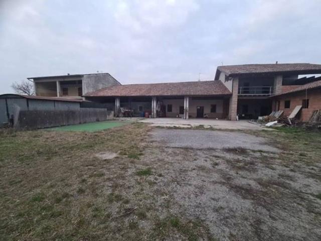 Rustico / Casale in vendita a Cazzago San Martino BS