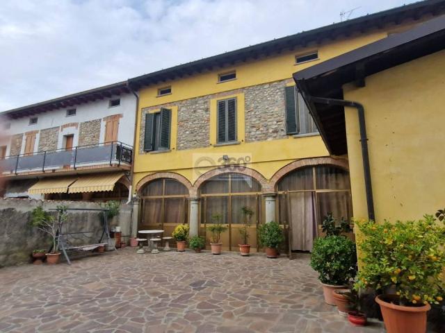 Rustico / Casale in vendita a Cazzago San Martino BS