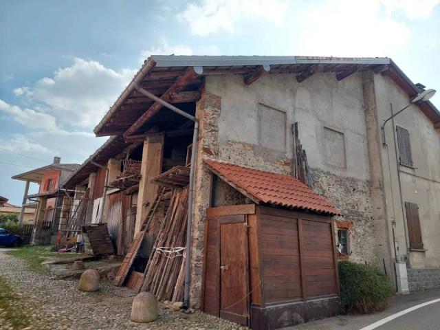 Rustico / Casale in vendita a Cadrezzate con Osmate VA