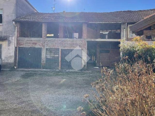 Rustico / Casale in vendita a Cairate VA