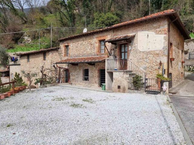 Rustico / Casale in vendita a Camaiore LU