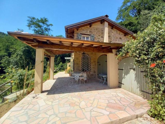 Rustico / Casale in vendita a Camaiore LU
