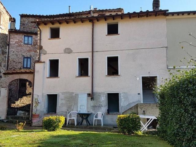 Rustico / Casale in vendita a Camaiore LU