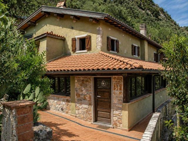 Rustico / Casale in vendita a Camaiore LU