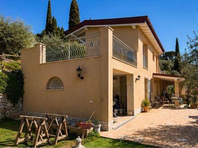 Rustico / Casale in vendita a Camaiore LU