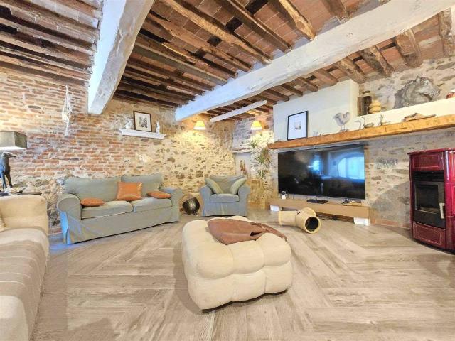 Rustico / Casale in vendita a Camaiore LU