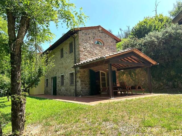 Rustico / Casale in vendita a Camaiore LU