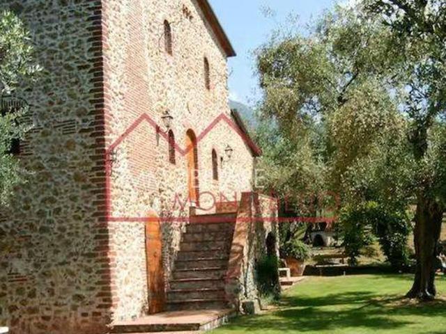 Rustico / Casale in vendita a Camaiore LU