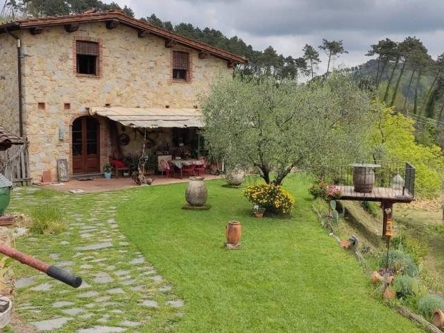 Rustico / Casale in vendita a Camaiore LU